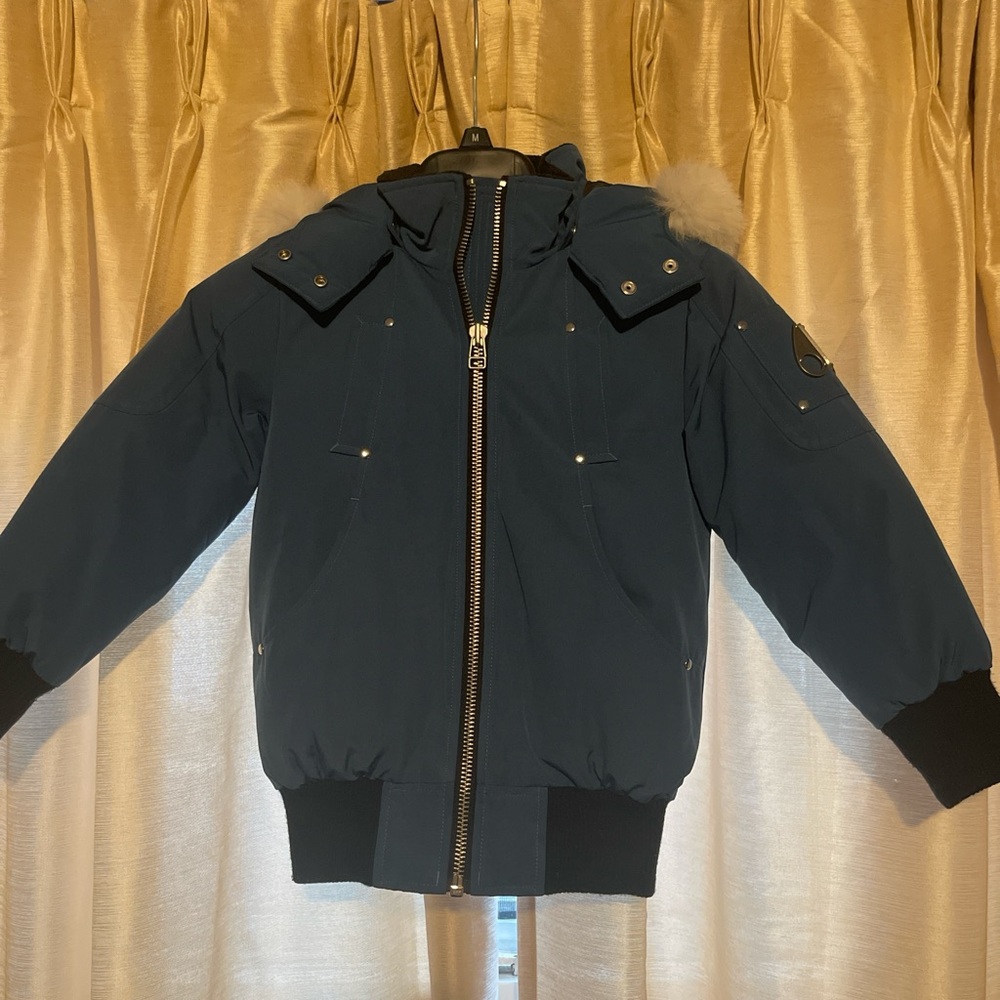 Moose Knuckles Blue Puffer Jacket with Insulated Design